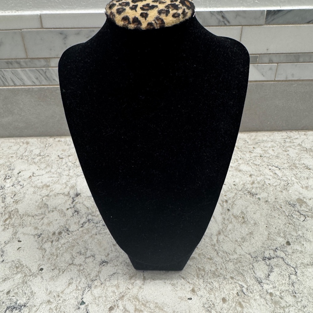 Leopard and Black Velvet jewelry  display bust designed to showcase necklace - Picture 3 of 8